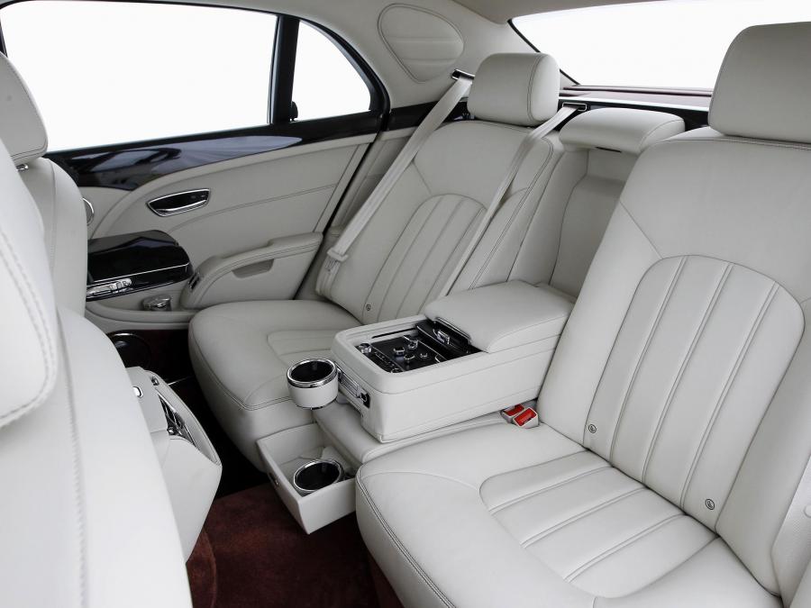  Bentley Mulsanne 2010 года  (UK) (фото 15 из 31)